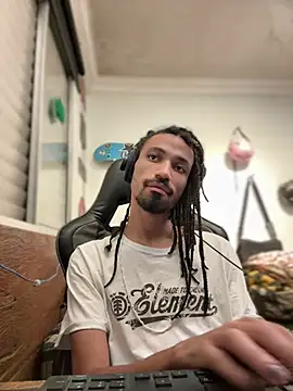 Snapshot of hotcamboy420 chatting on 01/28/25, 04:18 hotcamboy420 online show from 01/28/25, 04:18