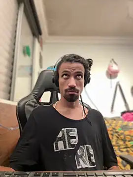 Snapshot of hotcamboy420 chatting on 01/30/25, 06:03 hotcamboy420 online show from 01/30/25, 06:03