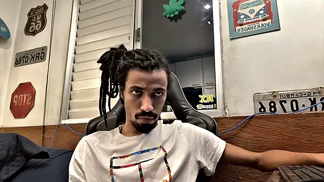 Snapshot of hotcamboy420 chatting on 01/31/25, 11:13 hotcamboy420 online show from 01/31/25, 11:13