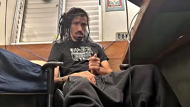 Snapshot of hotcamboy420 chatting on 02/03/25, 07:31 hotcamboy420 online show from 02/03/25, 07:31