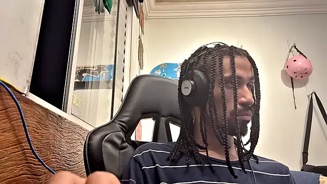 Snapshot of hotcamboy420 chatting on 02/11/25, 04:01 hotcamboy420 online show from 02/11/25, 04:01