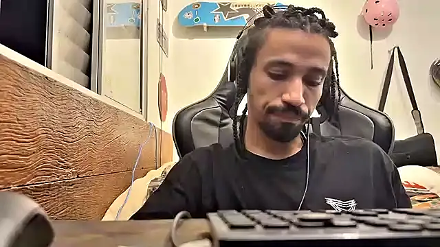 Snapshot of hotcamboy420 chatting on 02/15/25, 04:03 hotcamboy420 online show from 02/15/25, 04:03