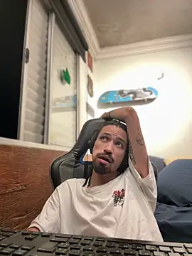 Snapshot of hotcamboy420 chatting on 02/28/25, 04:54 hotcamboy420 online show from 02/28/25, 04:54