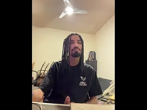 Snapshot of hotcamboy420 chatting on 09/10/25, 05:07 hotcamboy420 online show from 09/10/25, 05:07