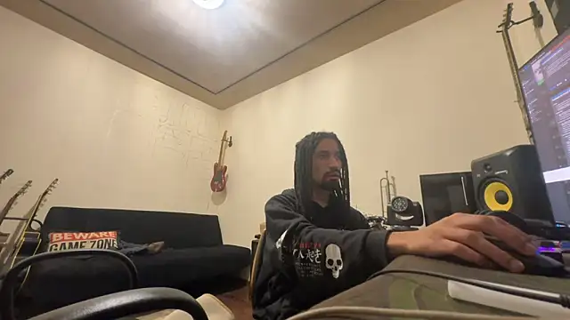 Snapshot of hotcamboy420 chatting on 10/24/25, 05:26 hotcamboy420 online show from 10/24/25, 05:26