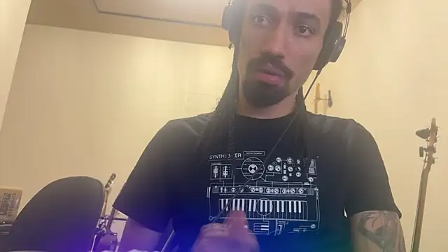 Snapshot of hotcamboy420 chatting on 10/27/25, 03:21 hotcamboy420 online show from 10/27/25, 03:21