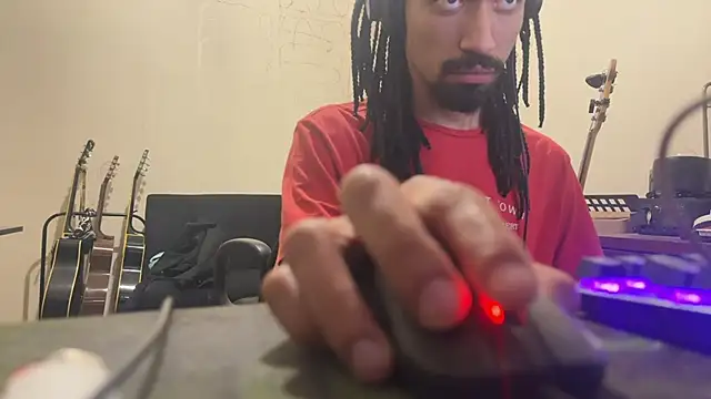 Snapshot of hotcamboy420 chatting on 10/31/25, 06:25 hotcamboy420 online show from 10/31/25, 06:25