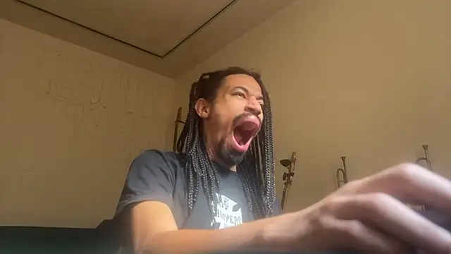 Snapshot of hotcamboy420 chatting on 11/01/25, 03:58 hotcamboy420 online show from 11/01/25, 03:58