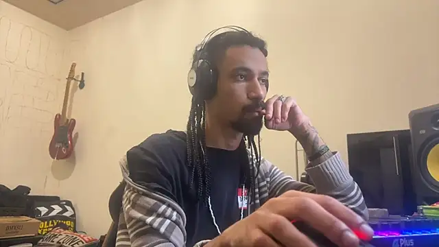 hotcamboy420 online show from 11/04/25, 07:57