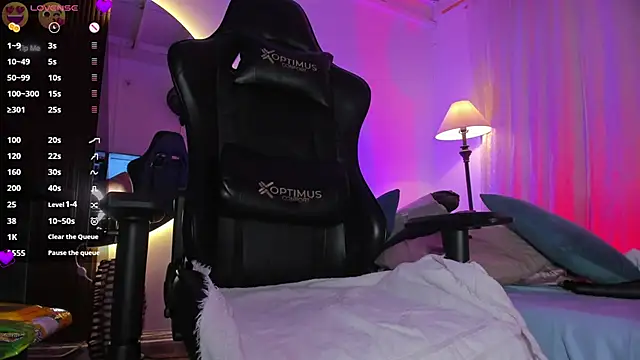 laura-hills18 online show from 03/20/25, 04:09