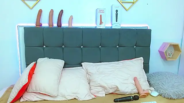 karlamorris  online show from 03/06/25, 05:22