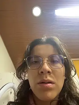 karlamorris  online show from 04/15/26, 01:29