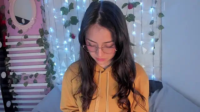 Snapshot of Sophy_SmileSweet chatting on 01/04/25, 02:46 Sophy SmileSweet online show from 01/04/25, 02:46