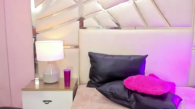 Snapshot of AlanaJones1 chatting on 01/22/25, 02:46 AlanaJones1 online show from 01/22/25, 02:46