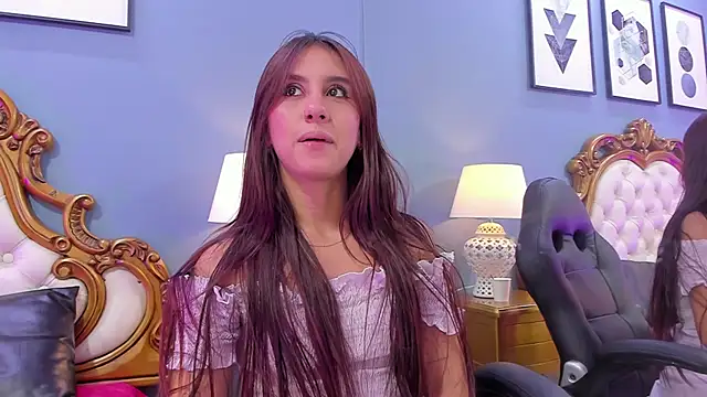 Snapshot of AlanaJones1 chatting on 02/14/25, 03:43 AlanaJones1 online show from 02/14/25, 03:43