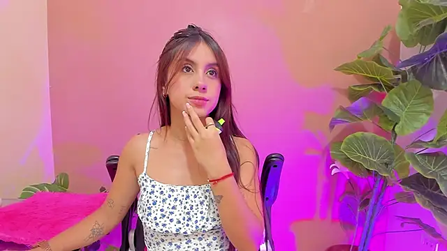 Snapshot of AlanaJones1 chatting on 03/11/25, 03:59 AlanaJones1 online show from 03/11/25, 03:59