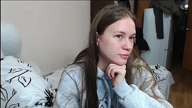 leila bambi  online show from 12/25/24, 09:11