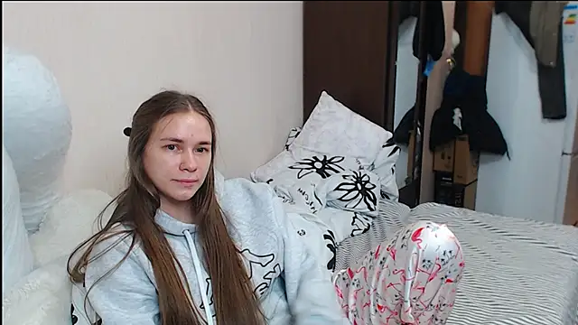 leila bambi  online show from 12/26/24, 03:16