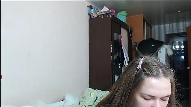 leila bambi  online show from 12/31/24, 01:04