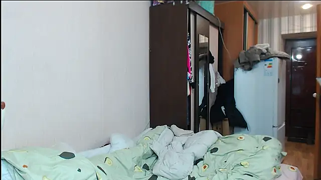 leila bambi  online show from 12/31/24, 08:37