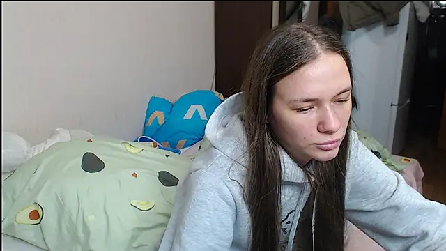 leila bambi  online show from 01/15/25, 08:05