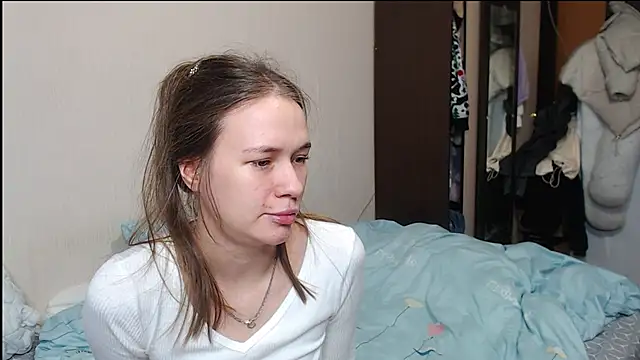 leila bambi  online show from 02/04/25, 12:00