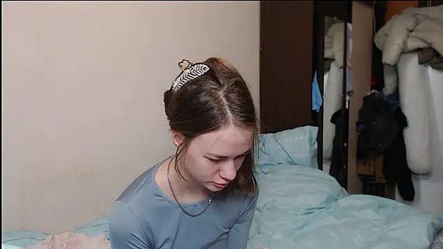 leila bambi  online show from 02/16/25, 07:05