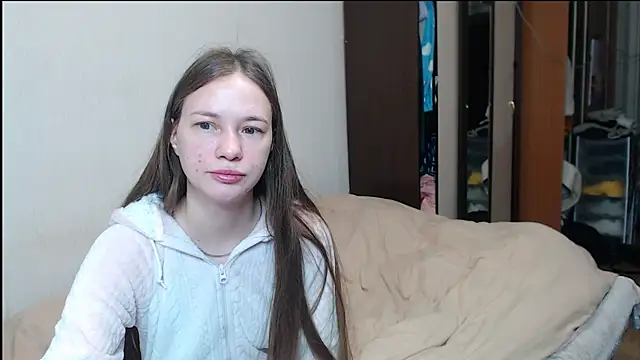 leila bambi  online show from 03/18/25, 09:21