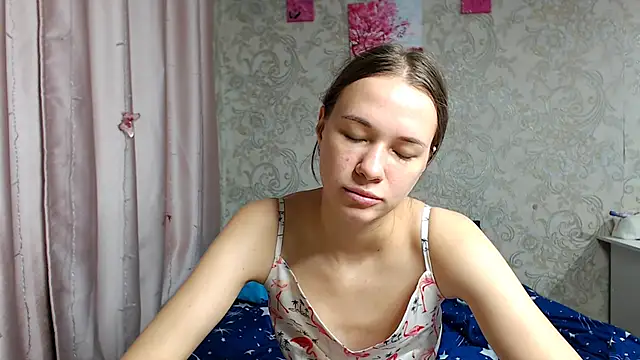 leila bambi  online show from 09/28/25, 05:18