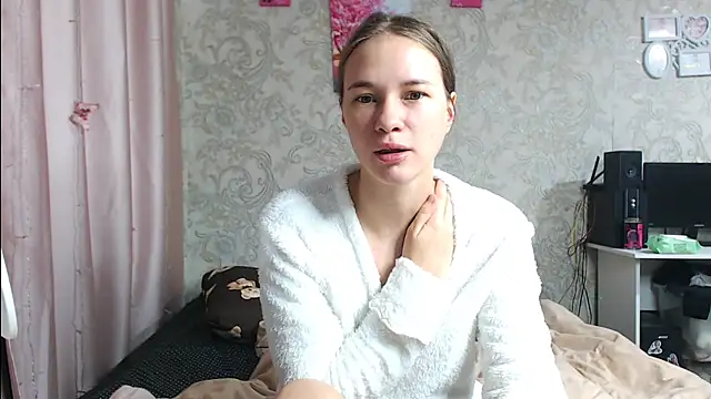 leila bambi  online show from 10/17/25, 09:23