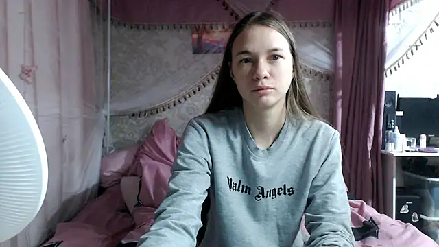 leila bambi  online show from 12/02/25, 07:31