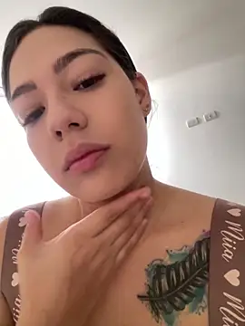 Latina vanessa online show from 12/02/25, 01:39