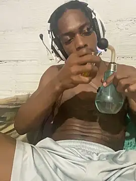 Larry-n-clouds online show from 11/26/25, 03:51