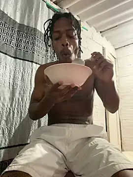 Larry-n-clouds online show from 12/15/25, 10:41