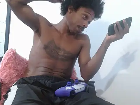 Larry-n-clouds online show from 03/12/26, 07:20