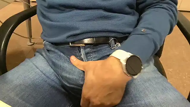 alessandroman2114 online show from 11/18/25, 05:39