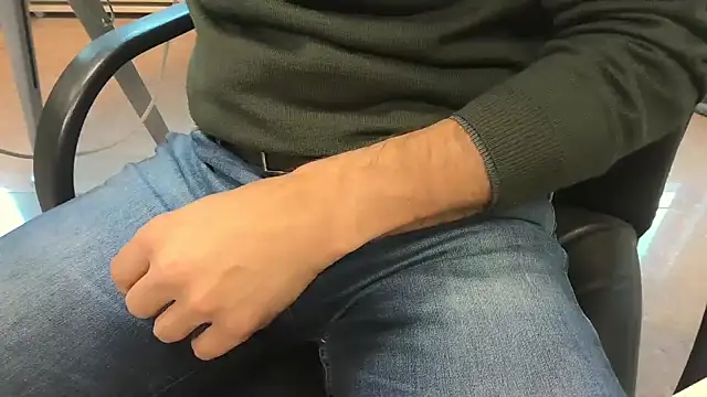 alessandroman2114 online show from 04/10/26, 04:55