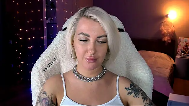 Snapshot of tykioty_Miley chatting on 01/18/25, 03:16 tykioty Miley online show from 01/18/25, 03:16