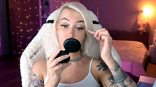 Snapshot of tykioty_Miley chatting on 02/26/25, 05:39 tykioty Miley online show from 02/26/25, 05:39