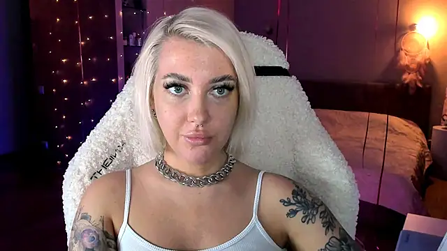 Snapshot of tykioty_Miley chatting on 02/28/25, 03:59 tykioty Miley online show from 02/28/25, 03:59