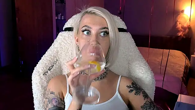 Snapshot of tykioty_Miley chatting on 03/01/25, 06:21 tykioty Miley online show from 03/01/25, 06:21