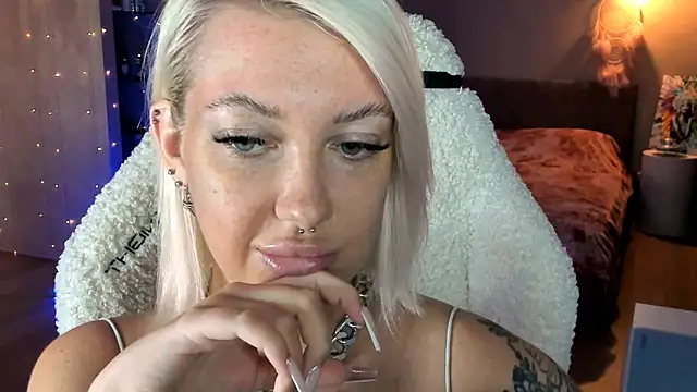 Snapshot of tykioty_Miley chatting on 10/10/25, 11:53 tykioty Miley online show from 10/10/25, 11:53