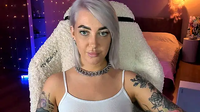 Snapshot of tykioty_Miley chatting on 10/23/25, 03:22 tykioty Miley online show from 10/23/25, 03:22