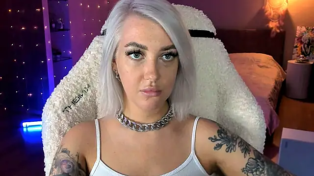 Snapshot of tykioty_Miley chatting on 10/26/25, 02:01 tykioty Miley online show from 10/26/25, 02:01