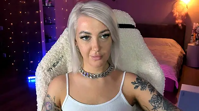 Snapshot of tykioty_Miley chatting on 10/31/25, 01:12 tykioty Miley online show from 10/31/25, 01:12