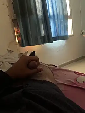 Snapshot of mrtoy121 chatting on 02/28/25, 05:15 mrtoy121 online show from 02/28/25, 05:15