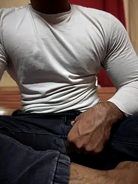 Snapshot of mrtoy121 chatting on 10/19/25, 07:14 mrtoy121 online show from 10/19/25, 07:14