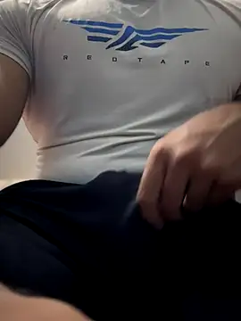 Snapshot of mrtoy121 chatting on 12/01/25, 01:38 mrtoy121 online show from 12/01/25, 01:38