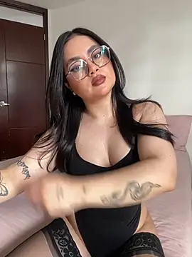 Snapshot of montmariana chatting on 06/18/26, 07:18 montmariana online show from 06/18/26, 07:18