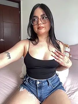 Snapshot of montmariana chatting on 07/08/26, 04:22 montmariana online show from 07/08/26, 04:22